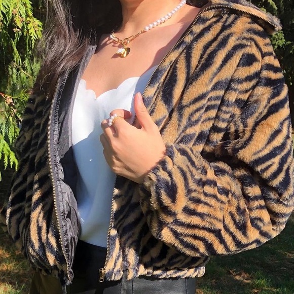 Tiger print faux fur bomber - Picture 3 of 8